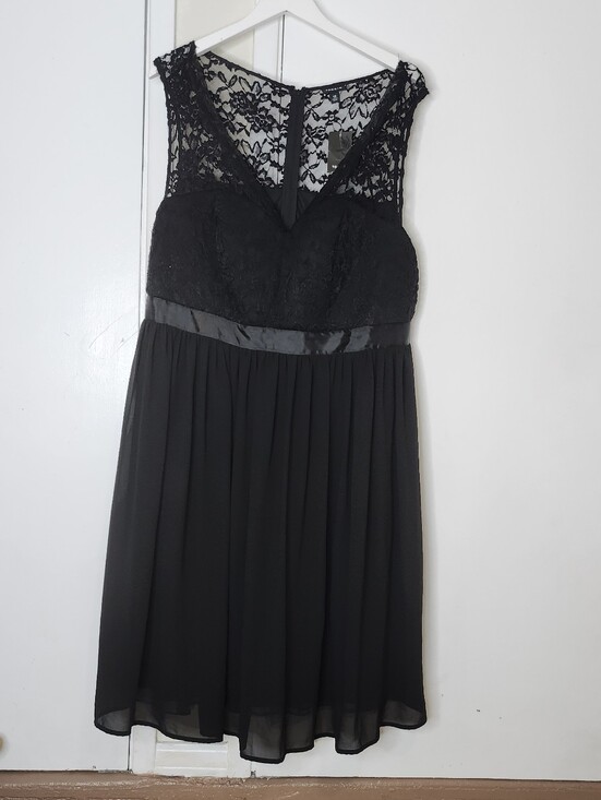 torrid Dresses & Skirts - torrid Black Lace & Chiffon Midi Dress